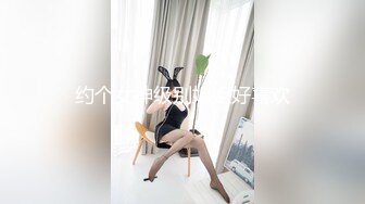 私房流出精品厕拍七月新作 徐娘 少妇 超近视角 针织厂系列 四（3）两个结伴一块上厕所尿得很猛的妹子 (12)